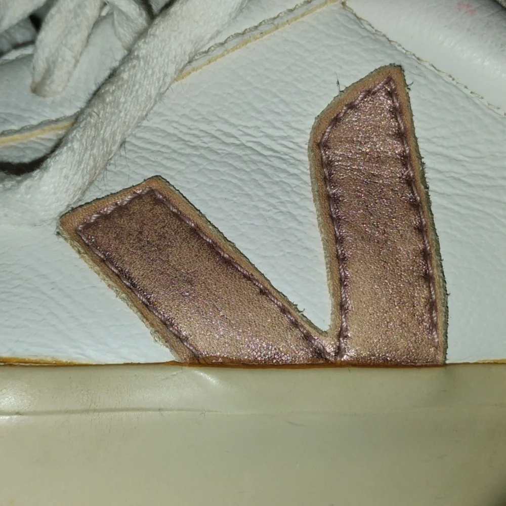Veja Campo Leather Sneakers. Womens size 9. White & Light Copper in color. - Picture 12 of 13